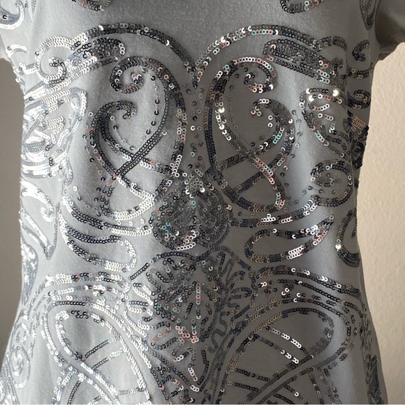 White House Black Market Sequin V Neck Womens Knit Top Size Medium Silver Gray - Picture 3 of 8